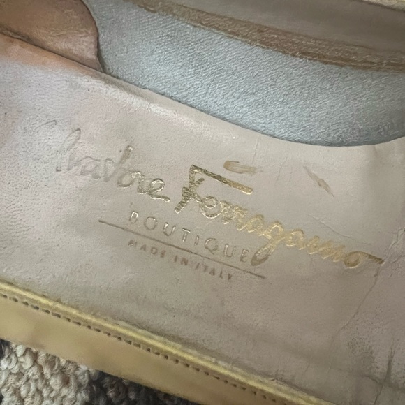 Salvatore Ferragamo gold metallic SZ 7.5 narrow. Newly resoled - Picture 4 of 4